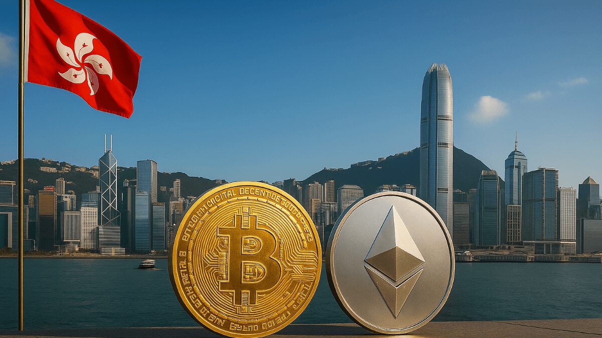 La skyline de Hong Kong illuminée avec des symboles de cryptomonnaies, représentant la nouvelle réglementation crypto de 2025.